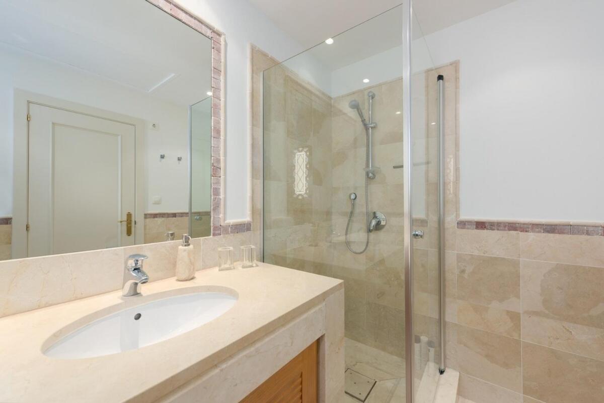 Sun-kissed Duplex Penthouse Appartement Marbella